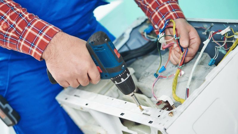 Narlıdere Daikin Daikin çamaşır makinesi kart tamiri – Su almama arızası orijinal parça ile giderildi. - Teknik servis örneği